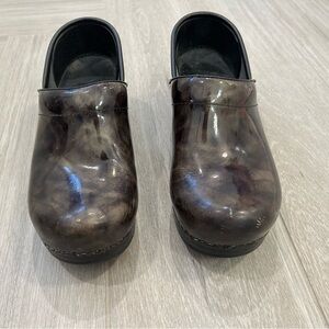 Dansko Women's Clogs Size 37 Black and Silver Marble Patent Leather